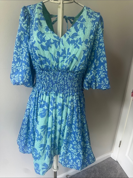 Taylor Dresses & Skirts - Taylor Mint and Blue Floral V-Neck Dress with Tie